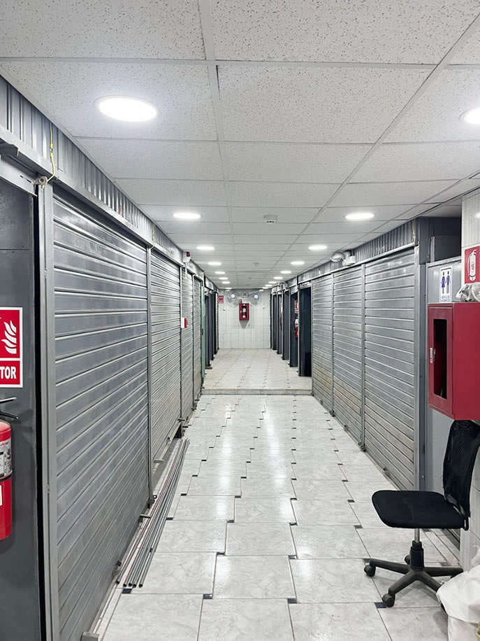 Se alquila edificio comercial de 4 pisos en Gamarra