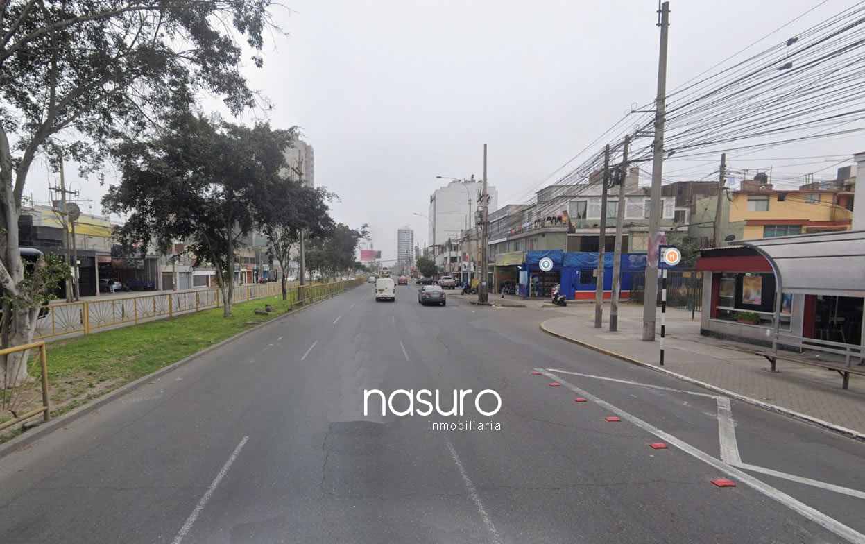 Se vende casa en la Avenida Canadá, La Victoria