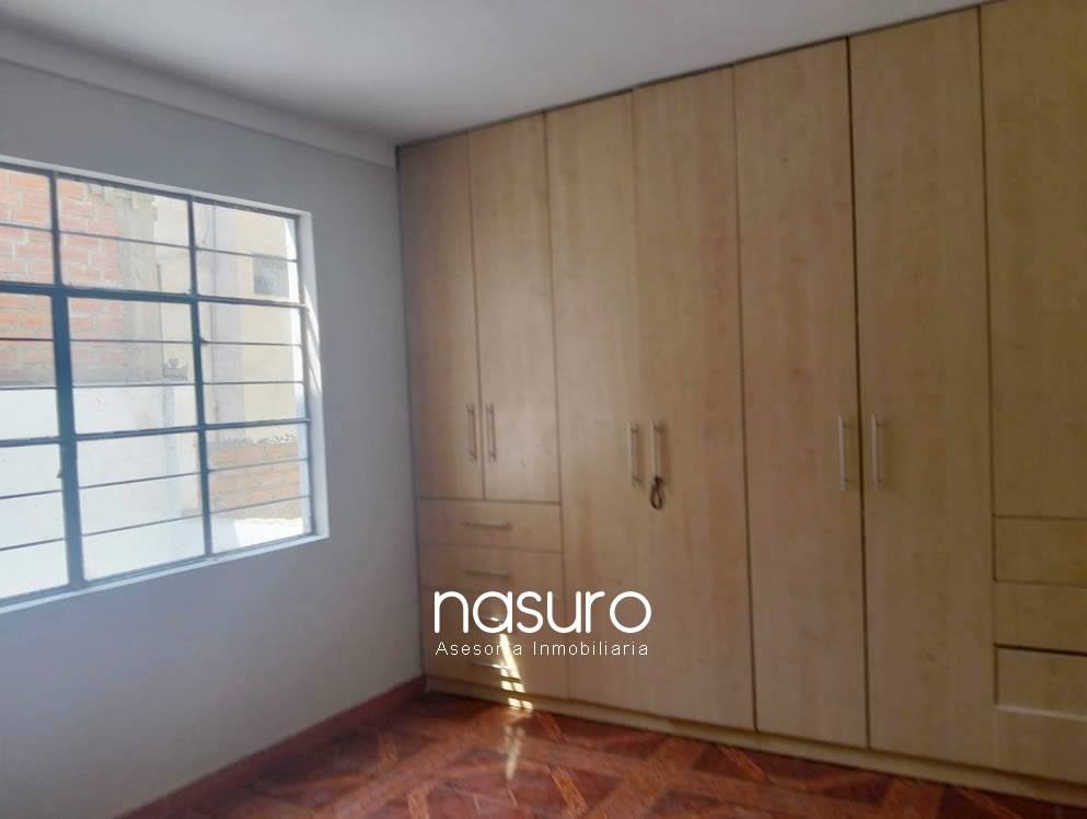 Se vende casa de 3 pisos en Zarate