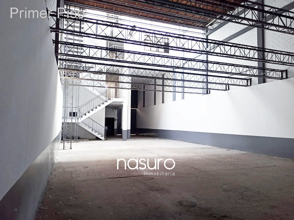 Se vende terreno muy cerca del Emporio Comercial de Gamarra