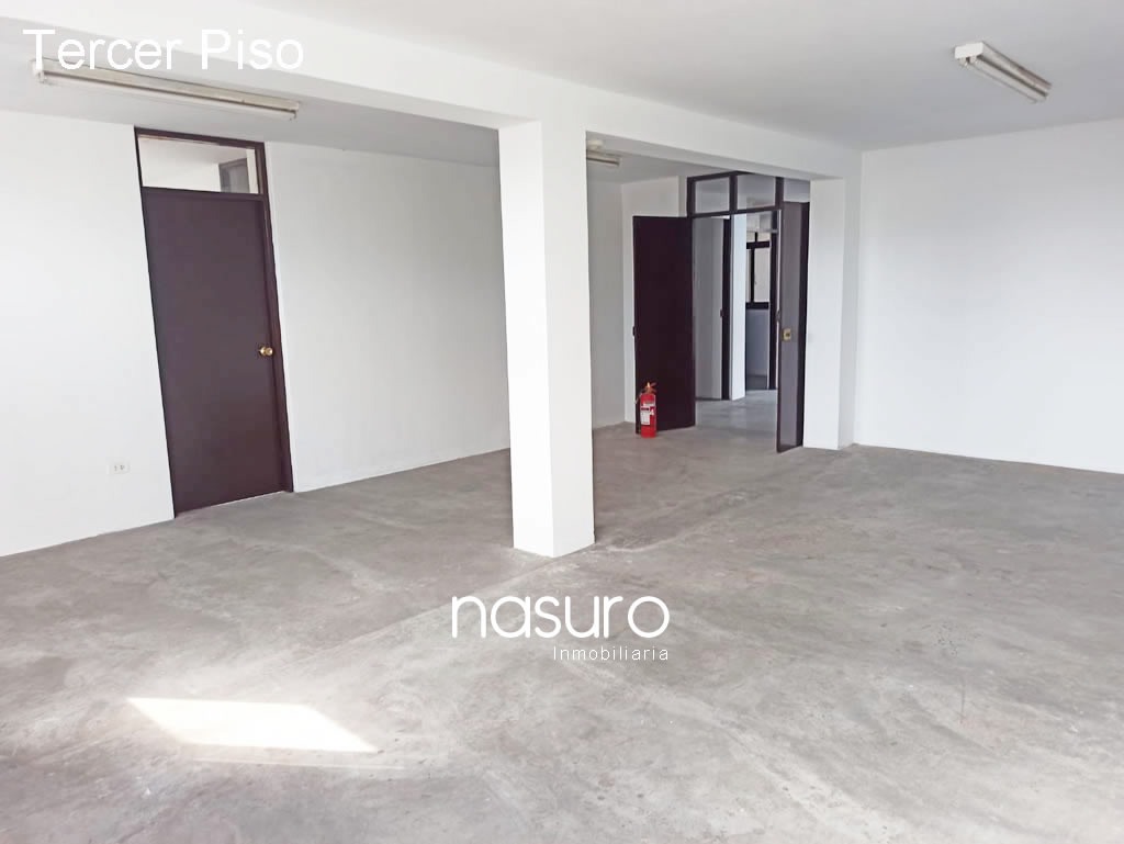 Se vende terreno muy cerca del Emporio Comercial de Gamarra