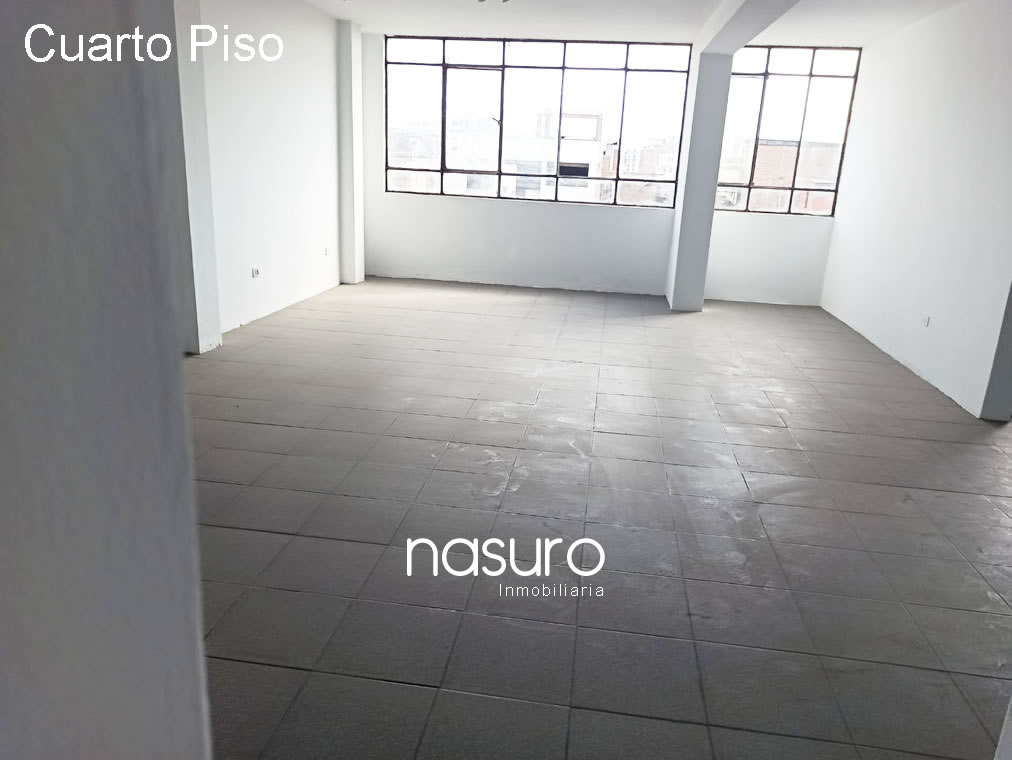 Se vende terreno muy cerca del Emporio Comercial de Gamarra