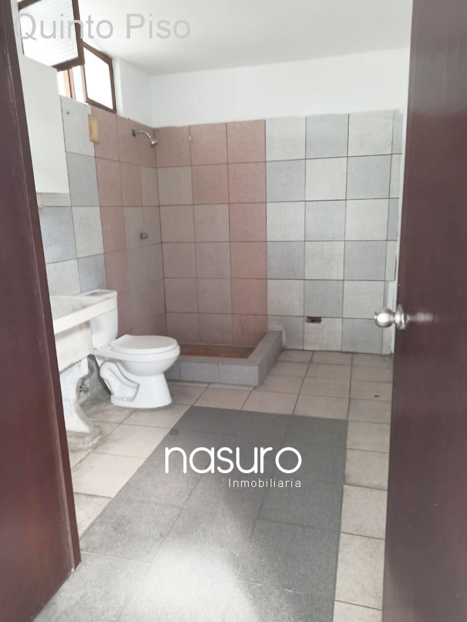 Se vende terreno muy cerca del Emporio Comercial de Gamarra