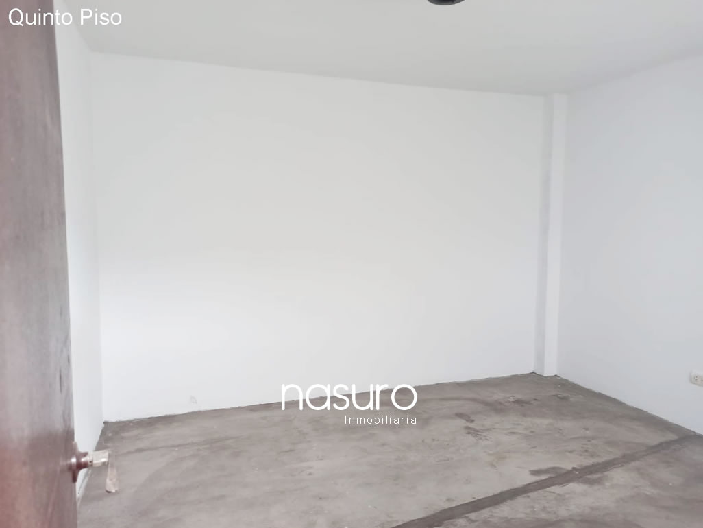 Se vende terreno muy cerca del Emporio Comercial de Gamarra