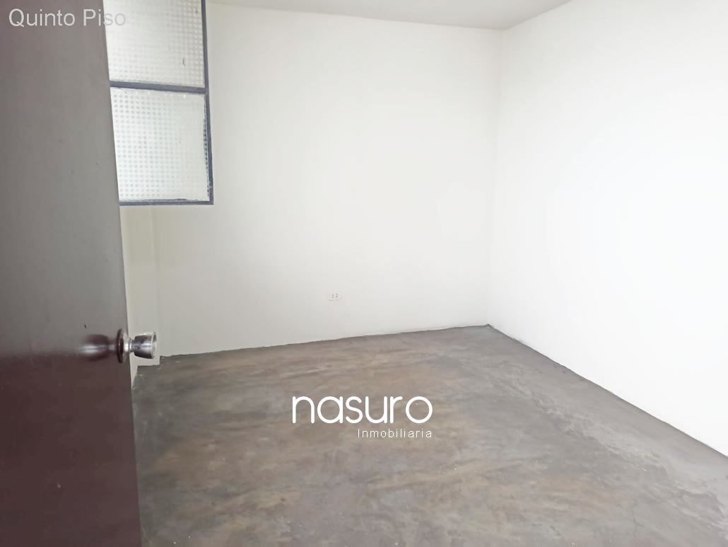 Se vende terreno muy cerca del Emporio Comercial de Gamarra