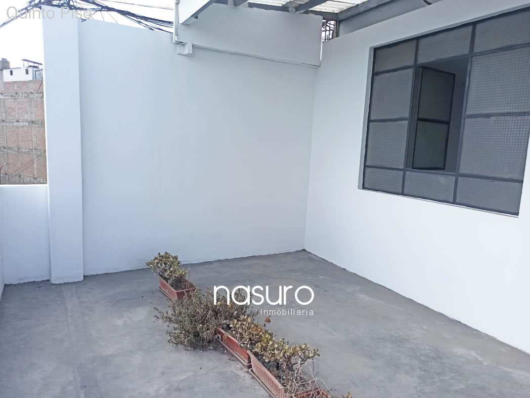 Se vende terreno muy cerca del Emporio Comercial de Gamarra