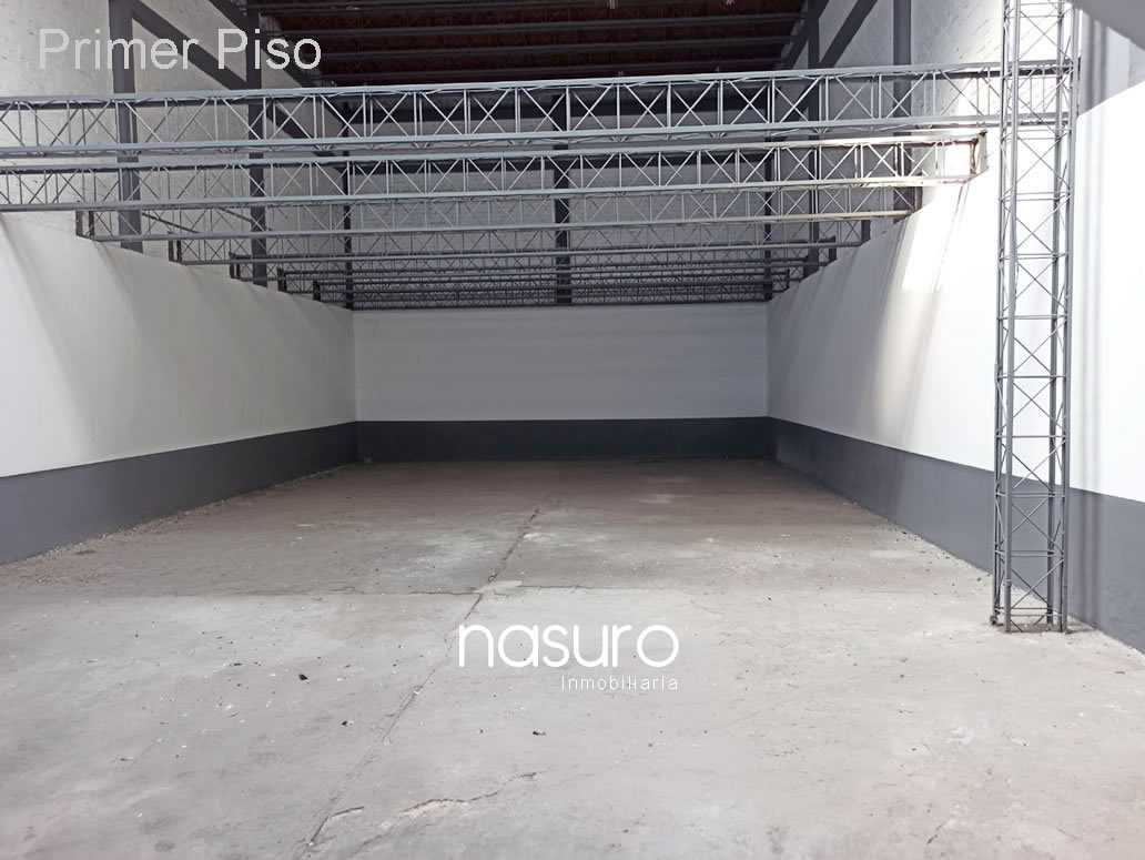 Se vende terreno muy cerca del Emporio Comercial de Gamarra