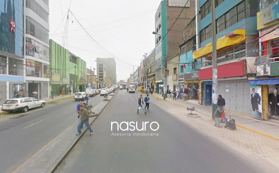 Se vende tienda en primer piso en Gamarra