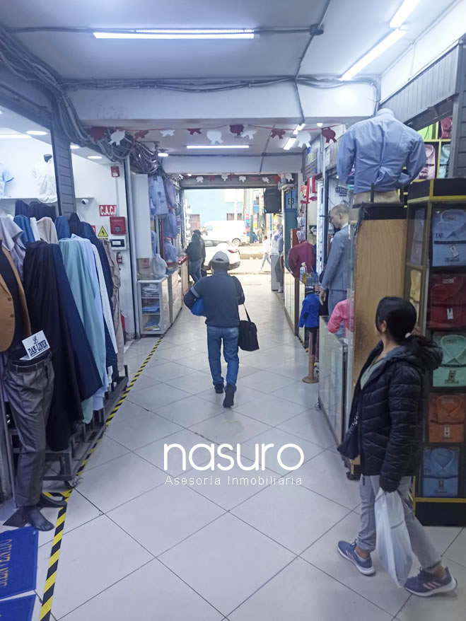 Se vende tienda en primer piso en Gamarra