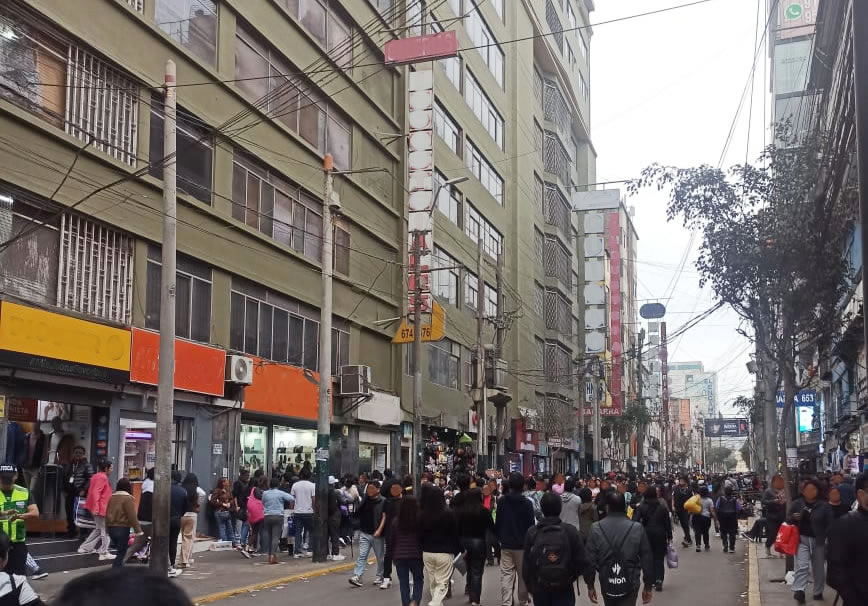 Se vende tienda en Gamarra