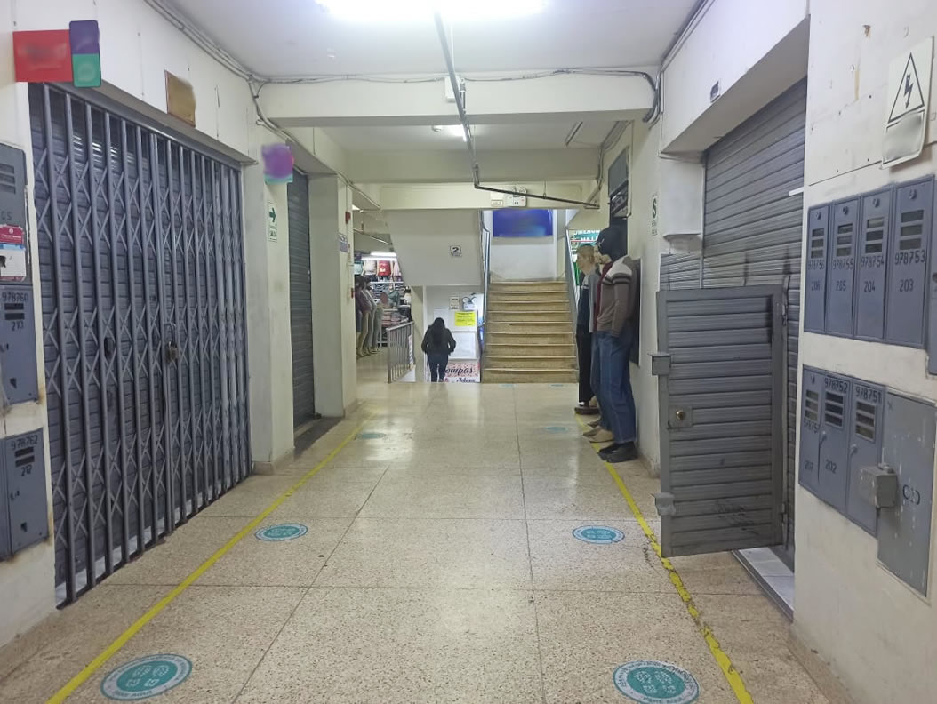 Se vende tienda en Gamarra