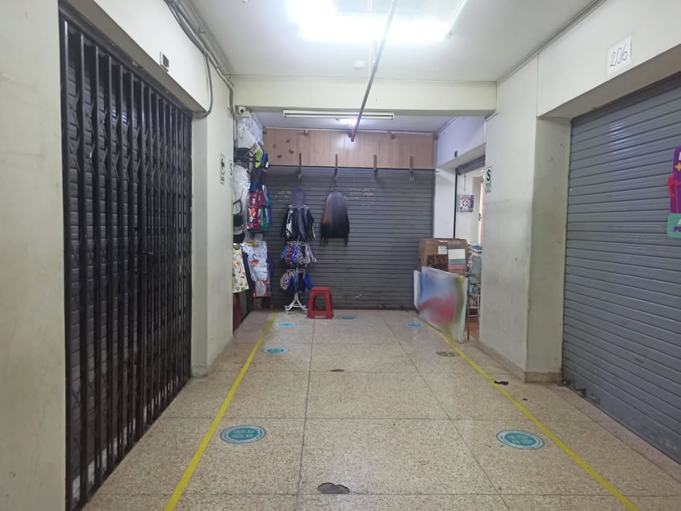 Se vende tienda en Gamarra