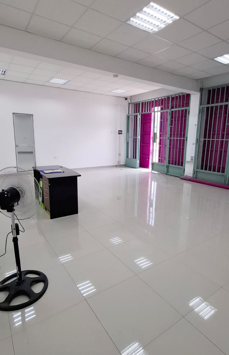 Se vende tienda en Jirón Huánuco Gamarra