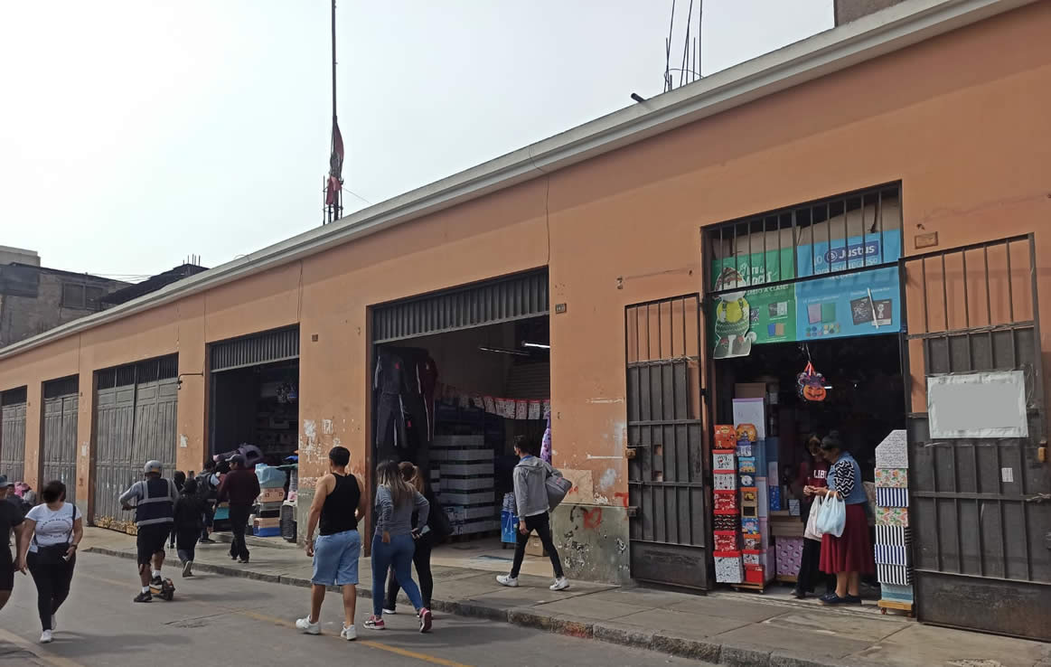 En venta local comercial de 1,764 m2 en el Cercado de Lima