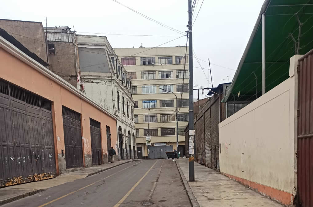 En venta local comercial de 1,764 m2 en el Cercado de Lima